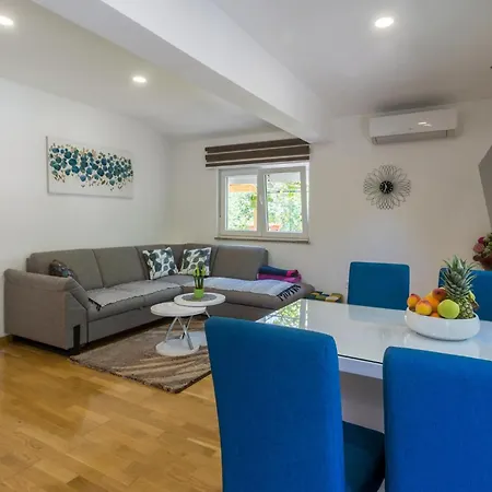 2 Bedroom Beautiful In Ferienhaus Pula