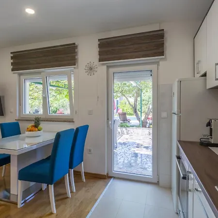 2 Bedroom Beautiful In Vakantiehuis