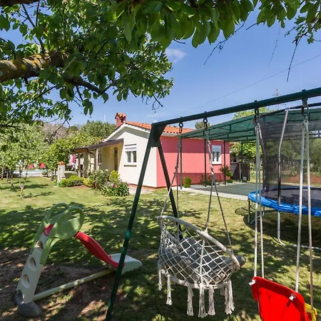 2 Bedroom Beautiful In Vakantiehuis Pula