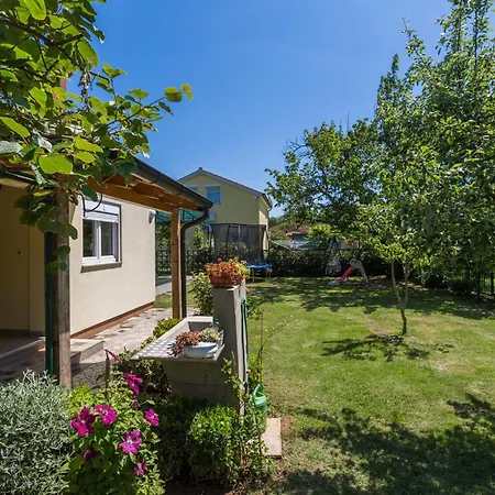 2 Bedroom Beautiful In Pula