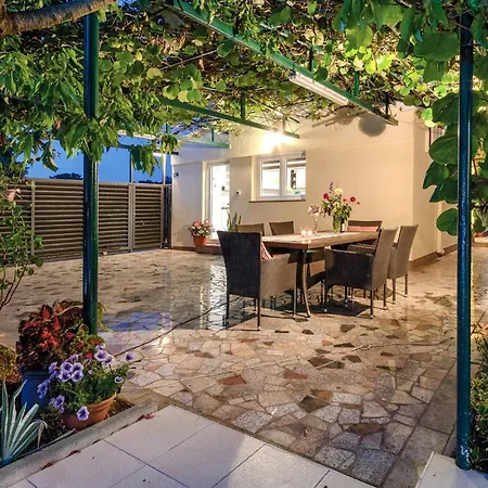 2 Bedroom Beautiful In Pula