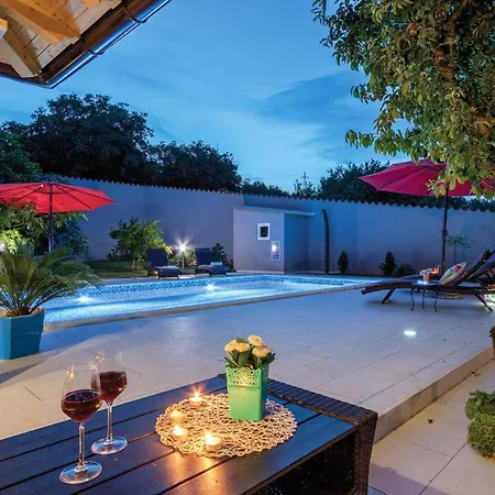 Vakantiehuis 2 Bedroom Beautiful In *