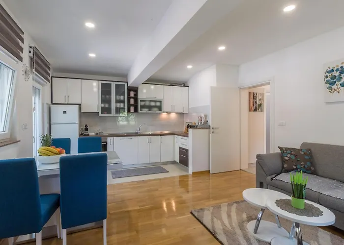 Semesterbostad 2 Bedroom Beautiful In
