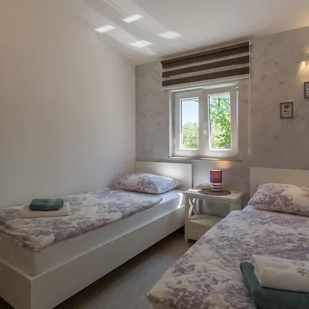 2 Bedroom Beautiful In