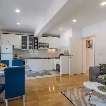 Сasa de vacaciones 2 Bedroom Beautiful In