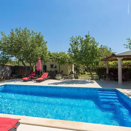 2 Bedroom Beautiful In