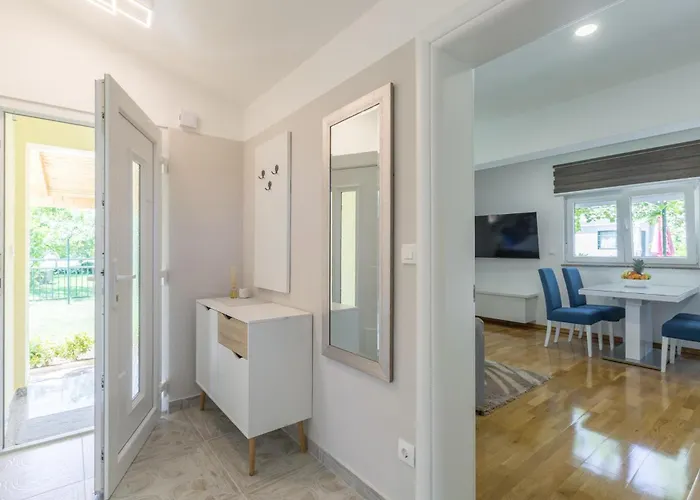 2 Bedroom Beautiful In Prázdninový dům