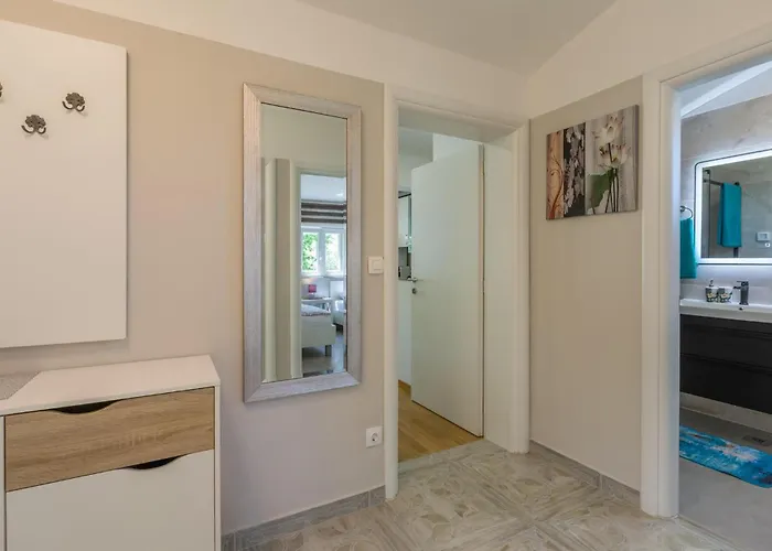 Prázdninový dům 2 Bedroom Beautiful In Pula