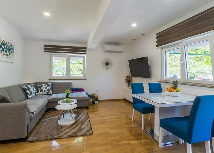 Prázdninový dům 2 Bedroom Beautiful In *