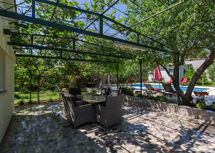 2 Bedroom Beautiful In Prázdninový dům