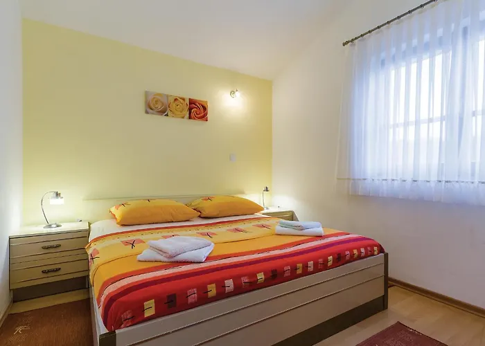 2 Bedroom Beautiful In Casa de Férias Pula