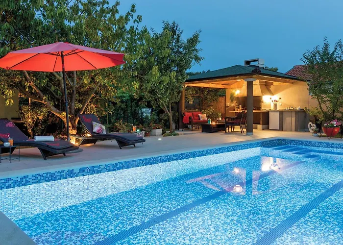 Prázdninový dům 2 Bedroom Beautiful In Pula